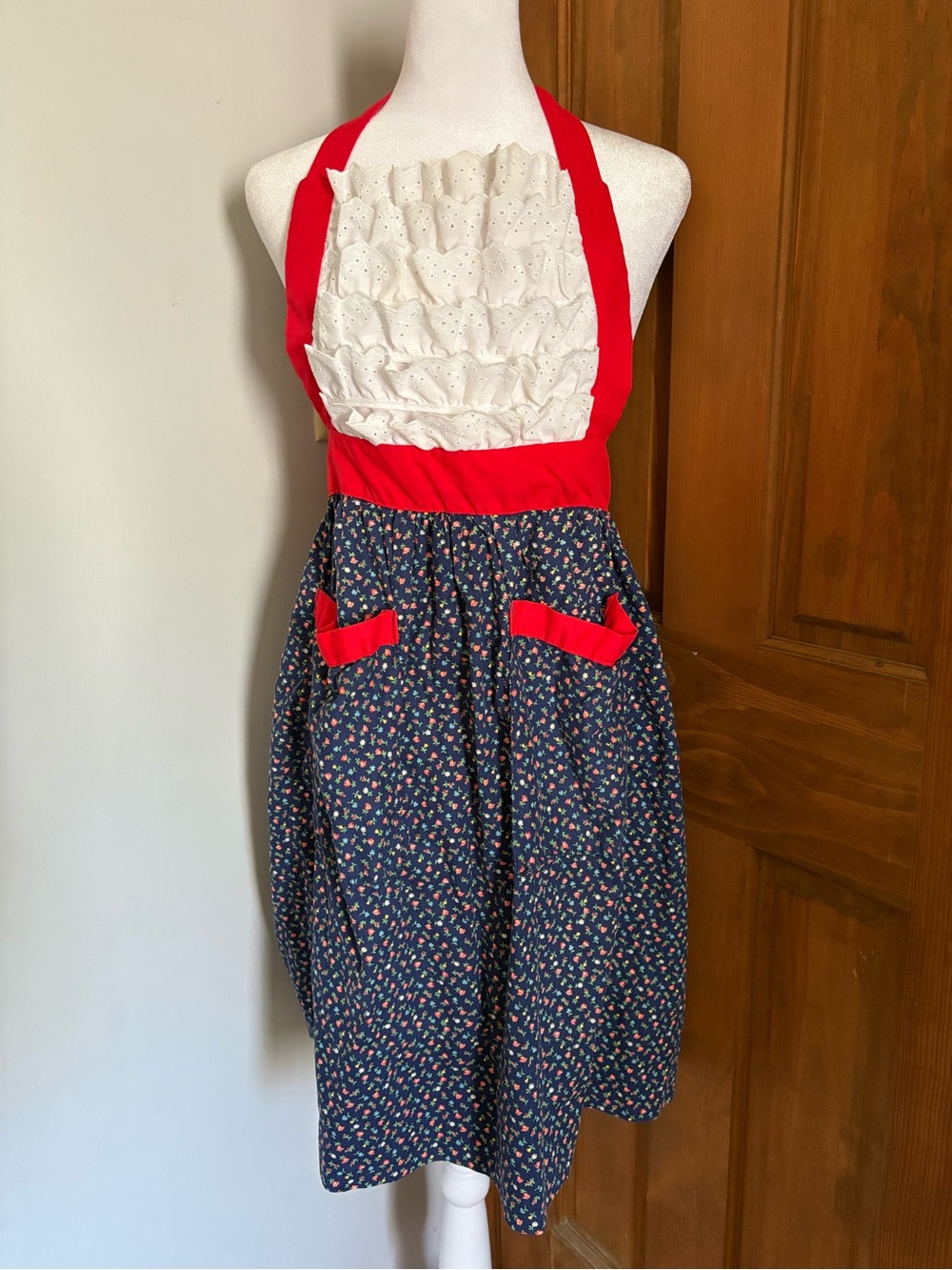 Vintage 1970s Floral Print Ruffle Pinafore Bib Apron Kitchen Cottage Grandmacore